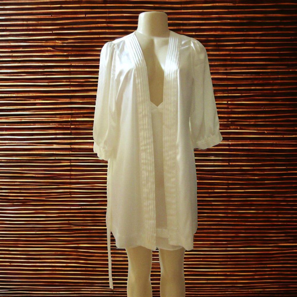 Victoria Secret Set, White Robe with Matching Short Nightgown in Size Small